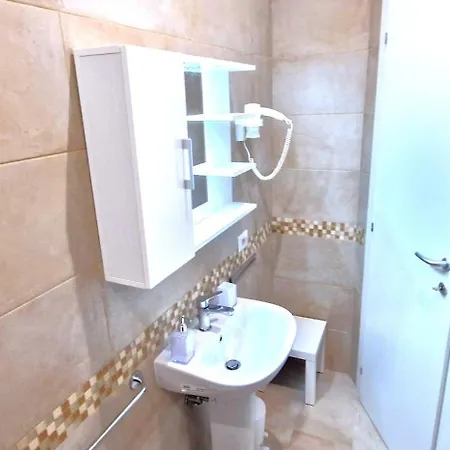 Cecilia House Guest house