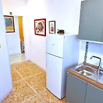 Cecilia House 게스트하우스 4*