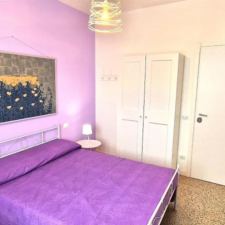 Cecilia House 4*
