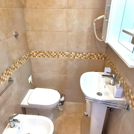 Cecilia House 4*