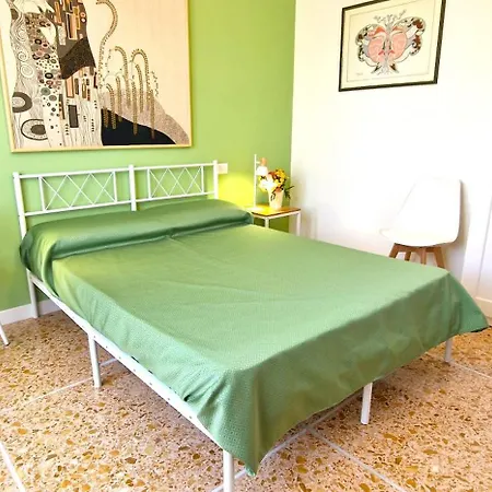 Cecilia House 4*