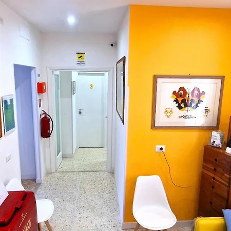 Cecilia House 4*