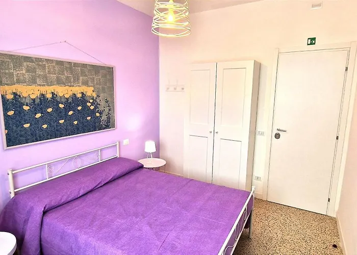 Cecilia House 4*