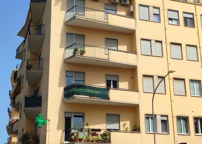 Cecilia House 4*