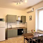 Cecilia House 4*